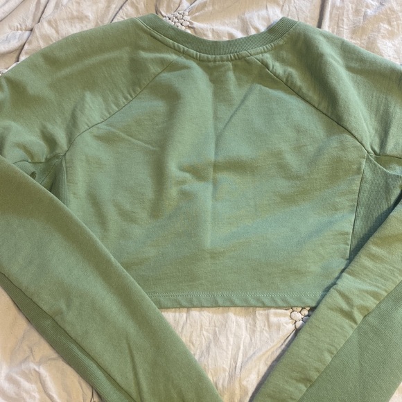 Gymshark - Size XS - Green, cropped long sleeve -great condition-no snags/stains - Picture 4 of 4